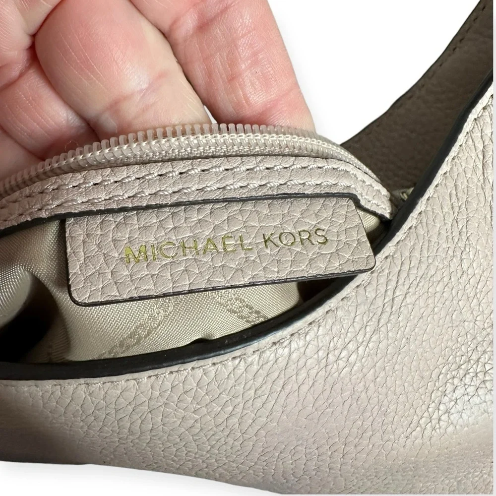 MICHAEL KORS Leather Shoulder Bag in Soft Pink